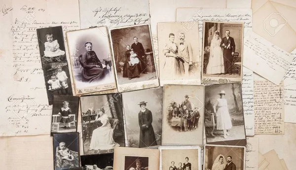 Cartes postales et photographies de famille anciennes, manuscrites